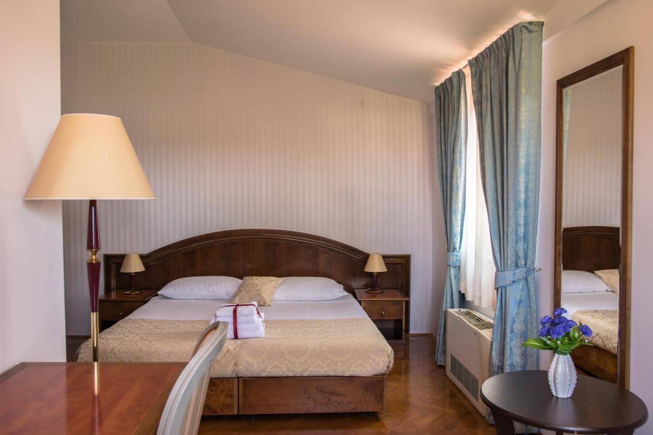 Hotel Minerva Μεντουλίν Εξωτερικό φωτογραφία