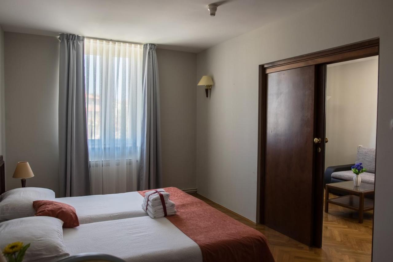 Hotel Minerva Μεντουλίν Εξωτερικό φωτογραφία