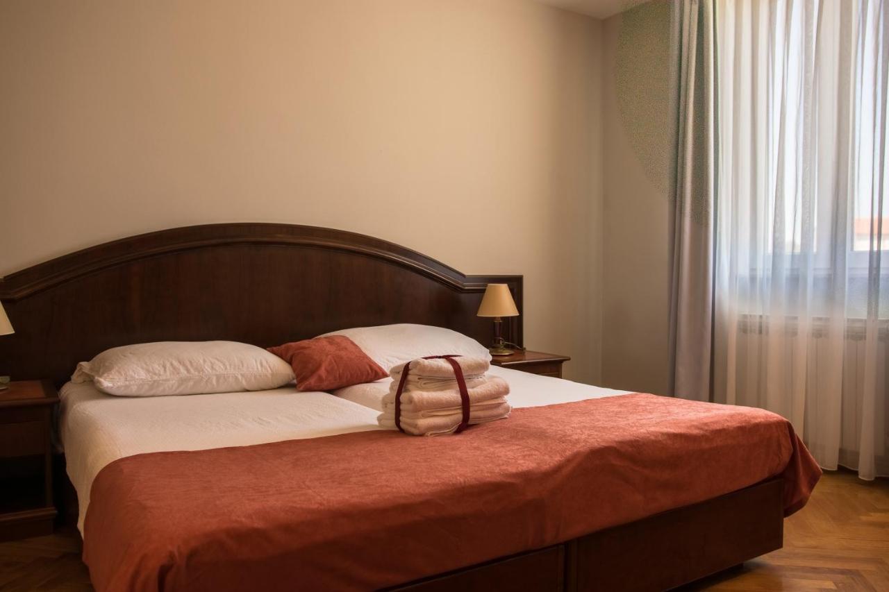 Hotel Minerva Μεντουλίν Εξωτερικό φωτογραφία