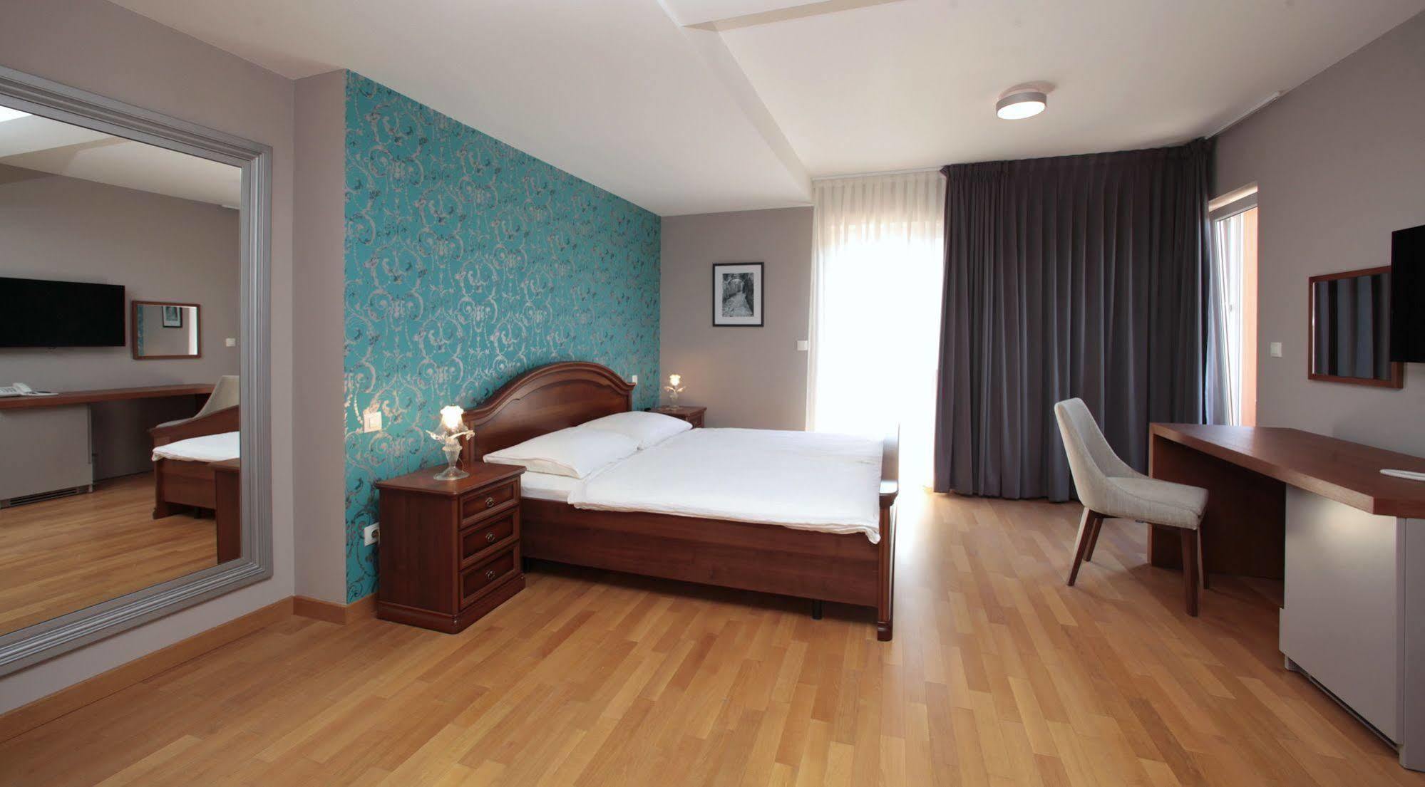 Hotel Minerva Μεντουλίν Εξωτερικό φωτογραφία