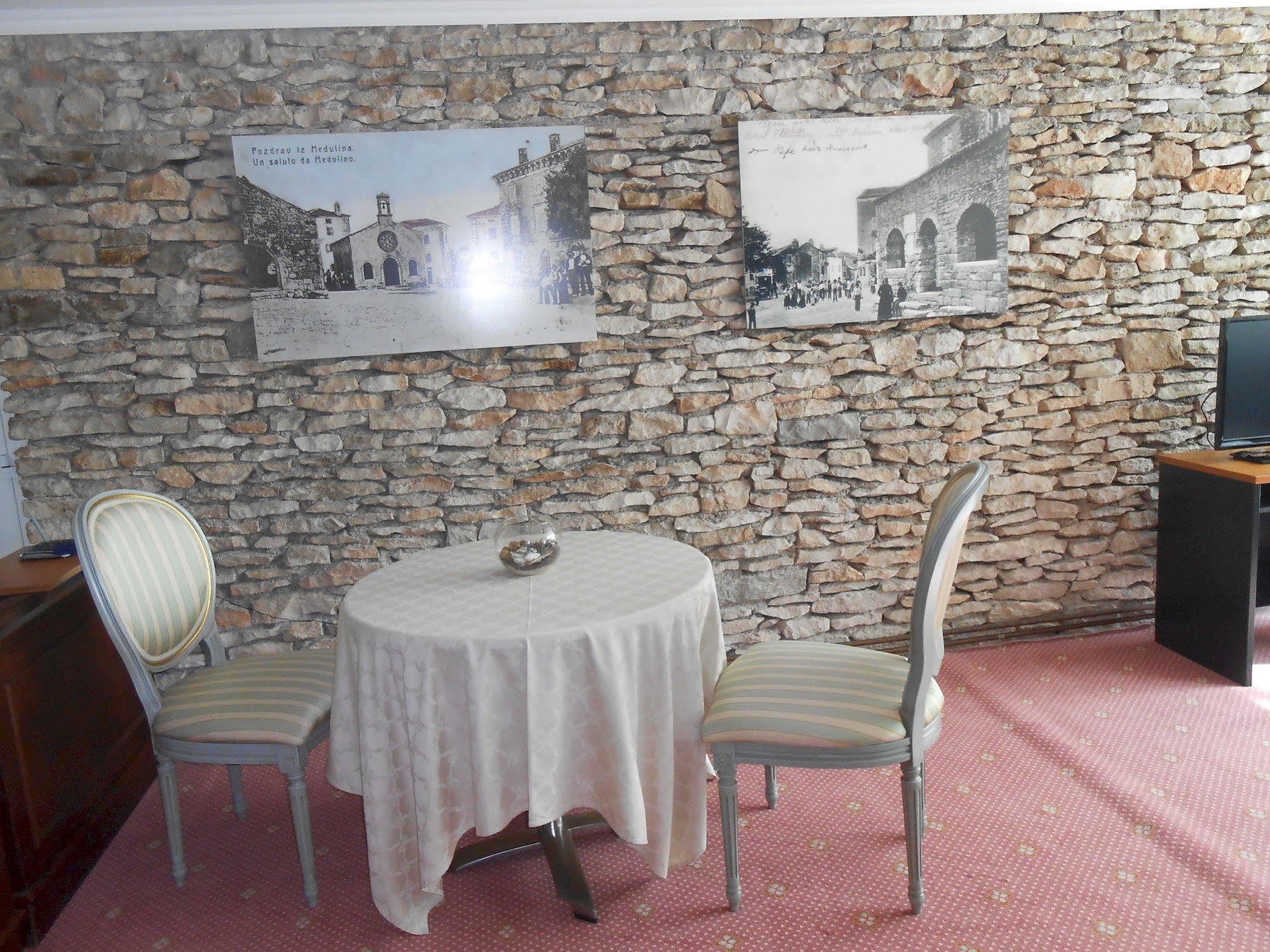 Hotel Minerva Μεντουλίν Εξωτερικό φωτογραφία