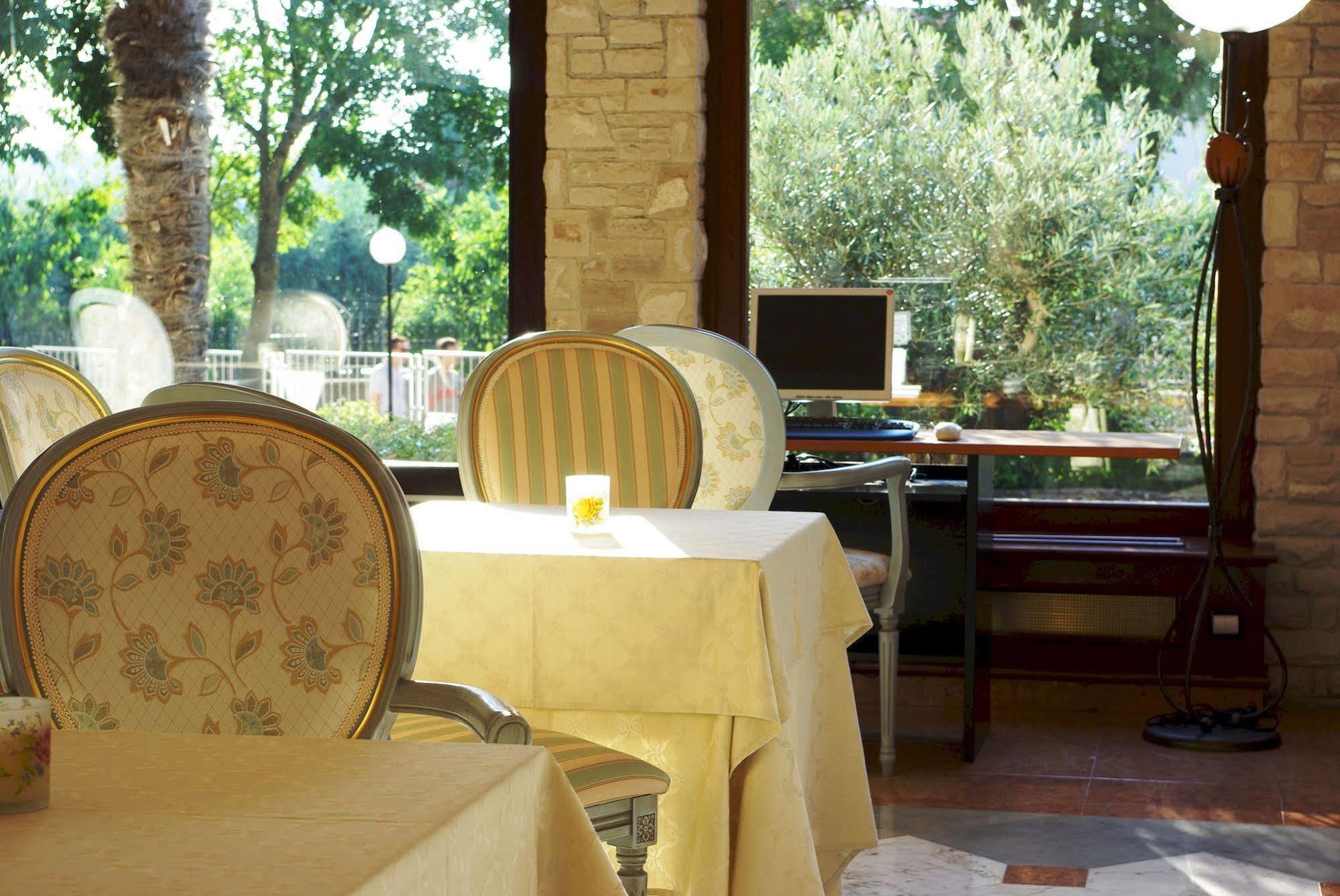 Hotel Minerva Μεντουλίν Εξωτερικό φωτογραφία