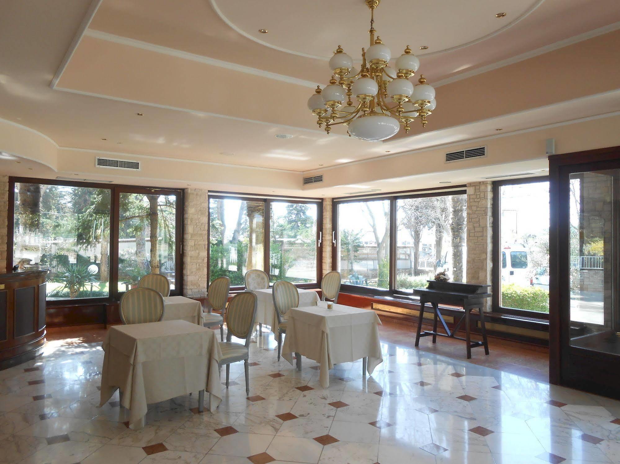 Hotel Minerva Μεντουλίν Εξωτερικό φωτογραφία