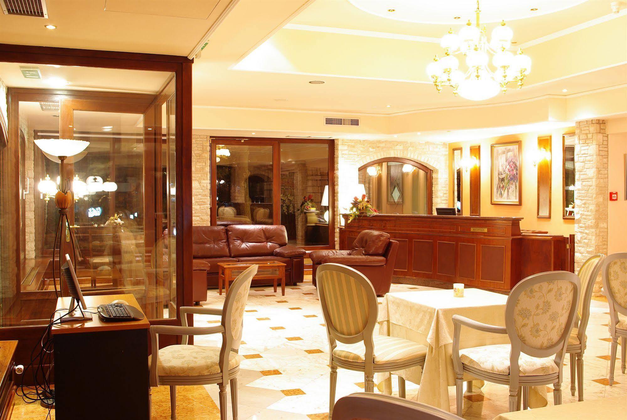 Hotel Minerva Μεντουλίν Εξωτερικό φωτογραφία