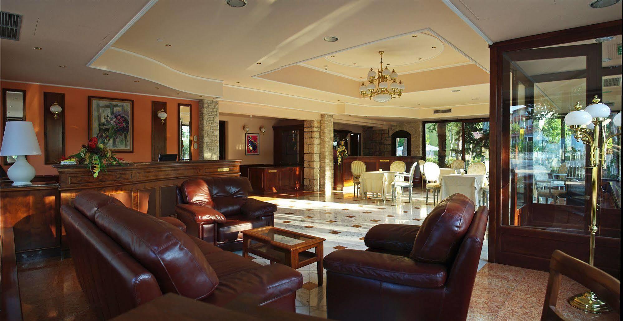 Hotel Minerva Μεντουλίν Εξωτερικό φωτογραφία