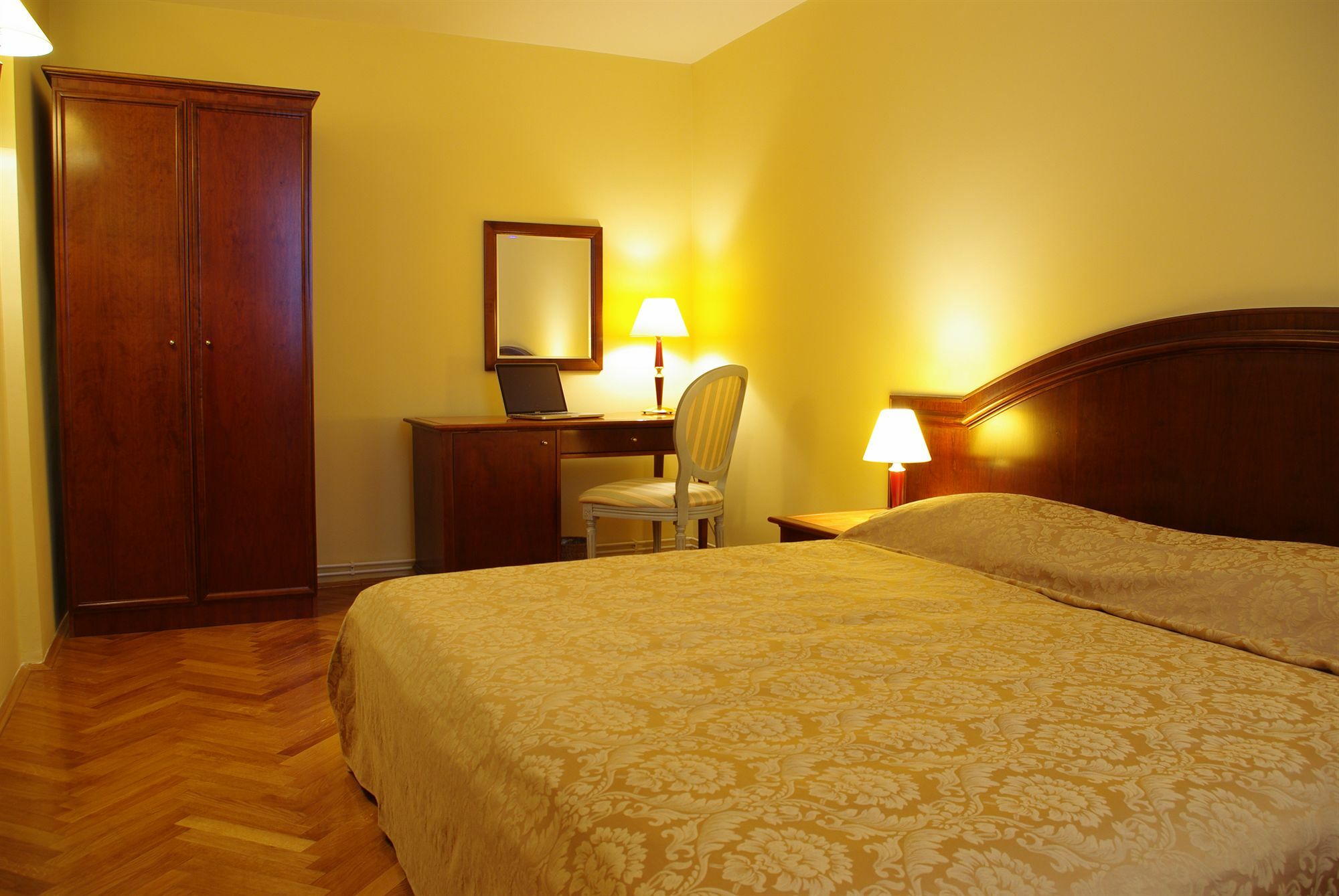 Hotel Minerva Μεντουλίν Εξωτερικό φωτογραφία